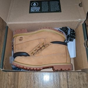 Timberlands Woman’s Nellie Double Waterproof Ankle Boots Size 7M Wheat Nubuck